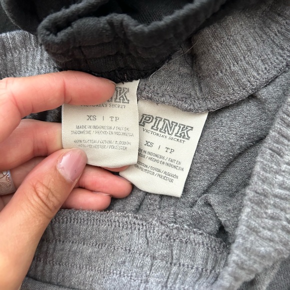 PINK Victoria's Secret Men's Black and Gray Pants - Picture 4 of 6
